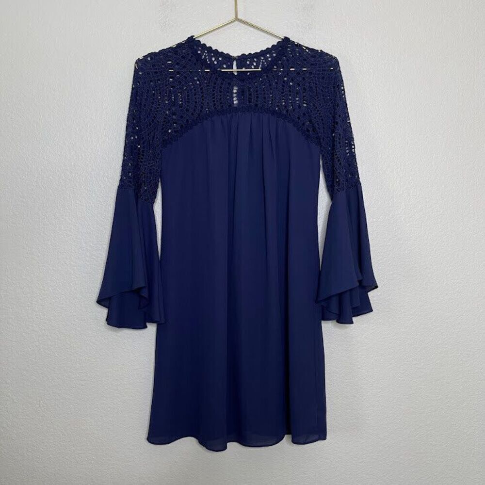 Lilly Pulitzer Dress 00 Mini Amenna Lace Bell Sleeve Navy Eyelet Resort Hippie